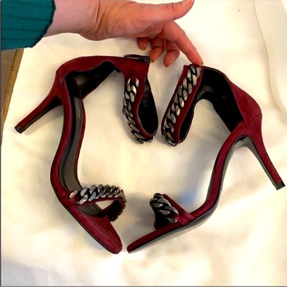 ELSEWALKER SUPER COMFORTABLE WINE SUEDE AND GUNMETAL CHAIN PUMPS.  NEW - Picture 3 of 10